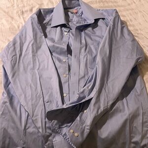 JOSEPH ABBOUD men’s shirt.
16
34/35